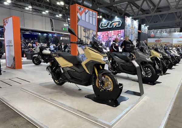 Eicma 2025: le novità di UM Motorcycles, dagli scooter adventure ai 10 anni di garanzia [VIDEO]