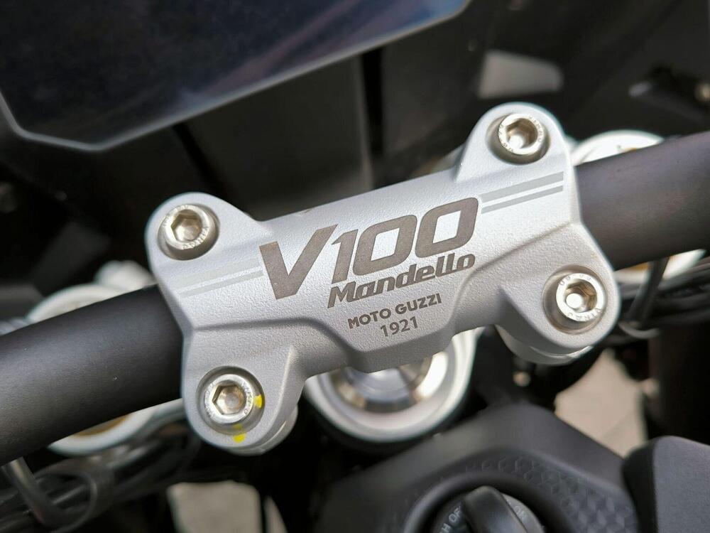 Moto Guzzi V100 Mandello S (2022 - 24) (12)