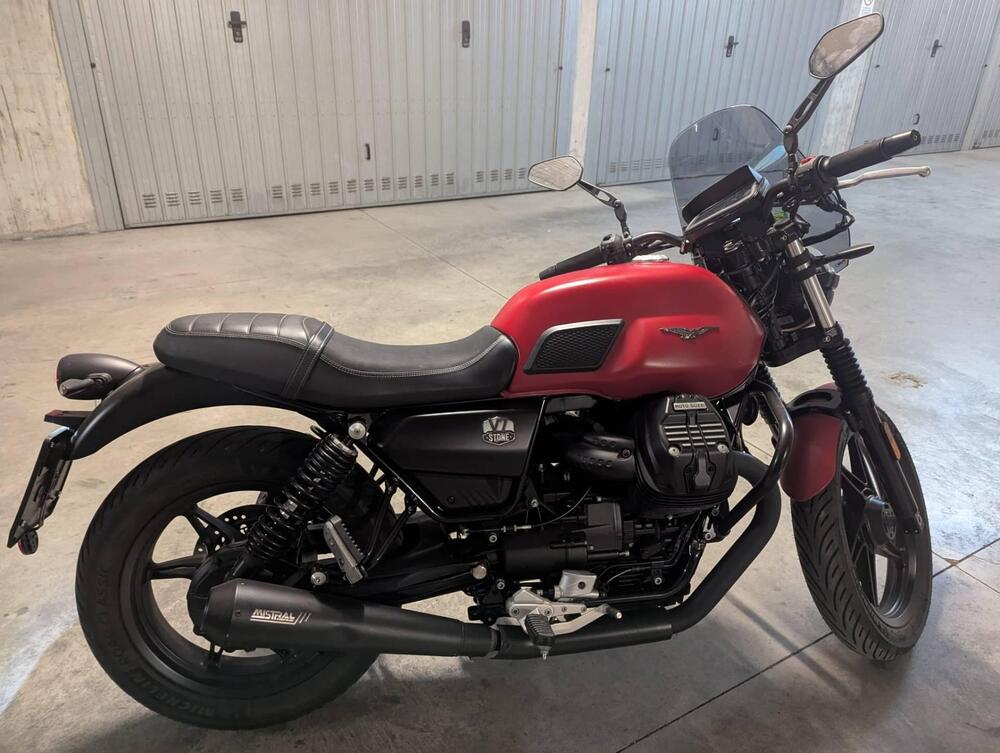 Moto Guzzi V7 Stone (2021 - 24) (6)