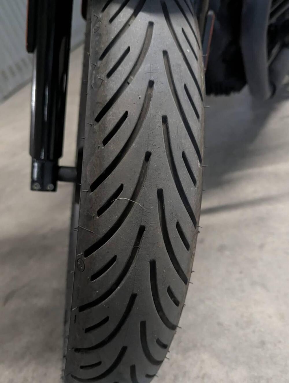 Moto Guzzi V7 Stone (2021 - 24) (7)