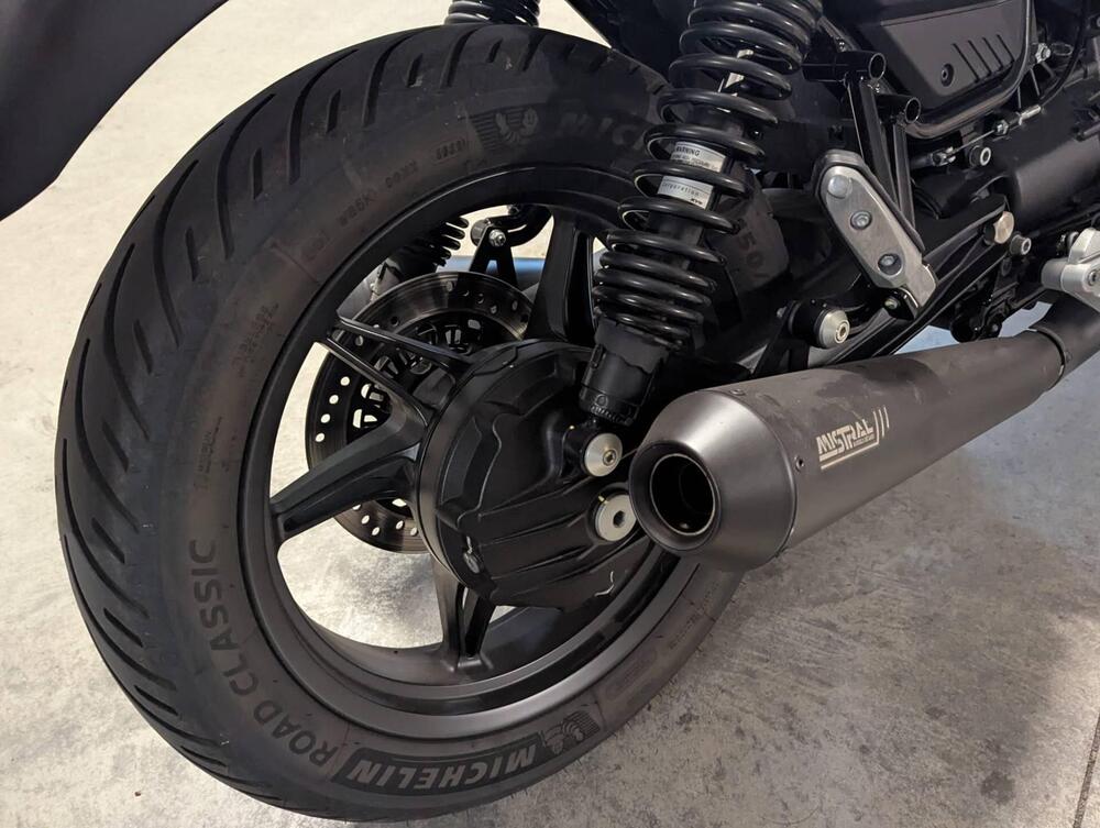 Moto Guzzi V7 Stone (2021 - 24) (8)