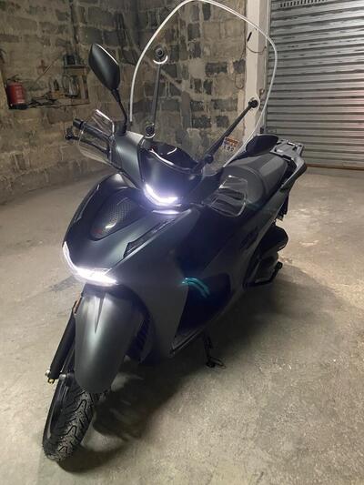 Honda SH 350i Sport (2025) usata