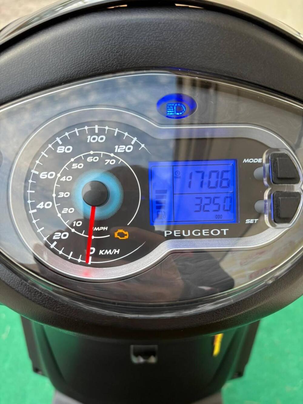 Peugeot Tweet 125i GT (2021 - 25) (4)