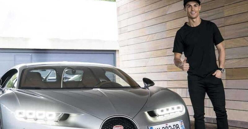 Cristiano Ronaldo confessa: &ldquo;Ho cos&igrave; tante auto che non me le ricordo nemmeno tutte&rdquo;