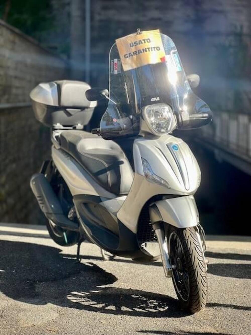 Piaggio Beverly 300 i.e. ABS-ASR (2016 - 20) (2)