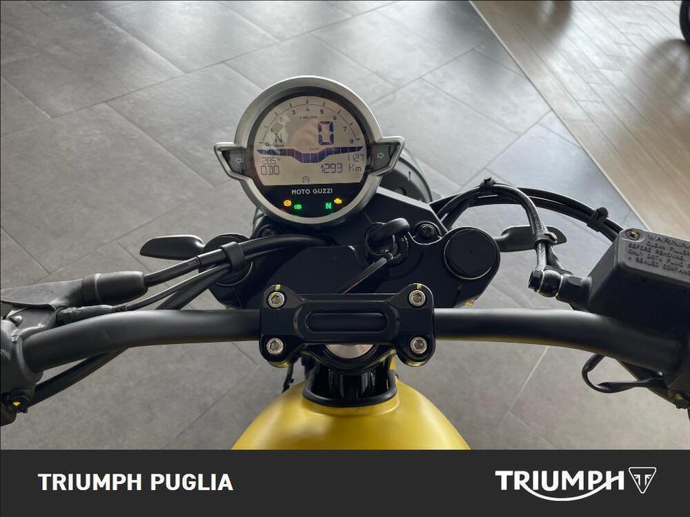 Moto Guzzi V7 Stone (2021 - 24) (3)