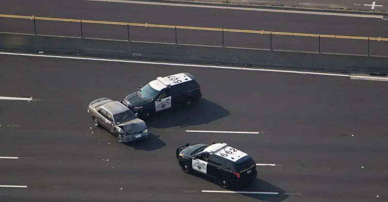 &ldquo;Vuoi salire?&rdquo;: una donna aiuta un poliziotto a inseguire i ladri e diventa un&rsquo;eroina