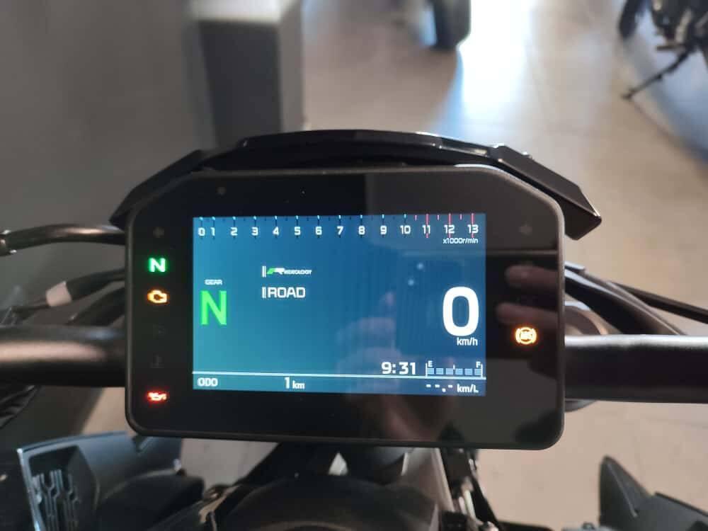 Kawasaki Z 1100 (2026) (4)