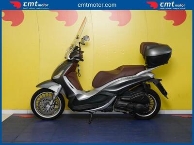 Piaggio Beverly 300 i.e. Street (2020) usata