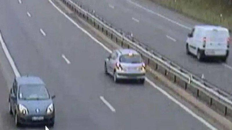 Inseguimento da film: lanciato a 250 km/h contromano senza patente, braccato da un elicottero come in GTA