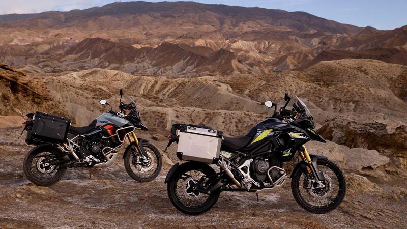 Triumph Tiger 900 e 1200: arrivano le Alpine e Desert Edition 2026