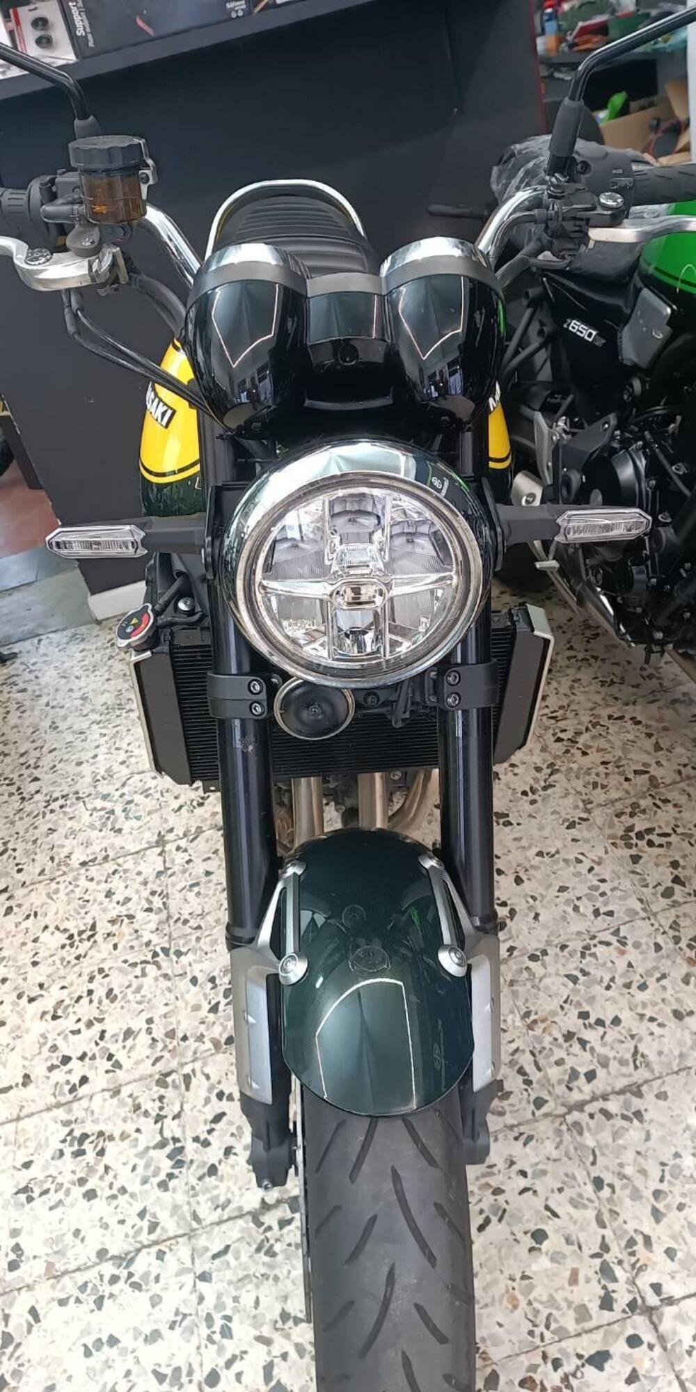 Kawasaki Z 900 RS (2022 - 25) (4)