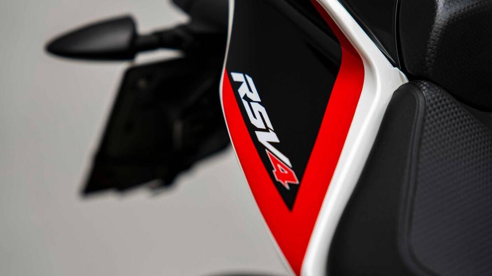 Aprilia RSV4 R (2009 - 12) (19)