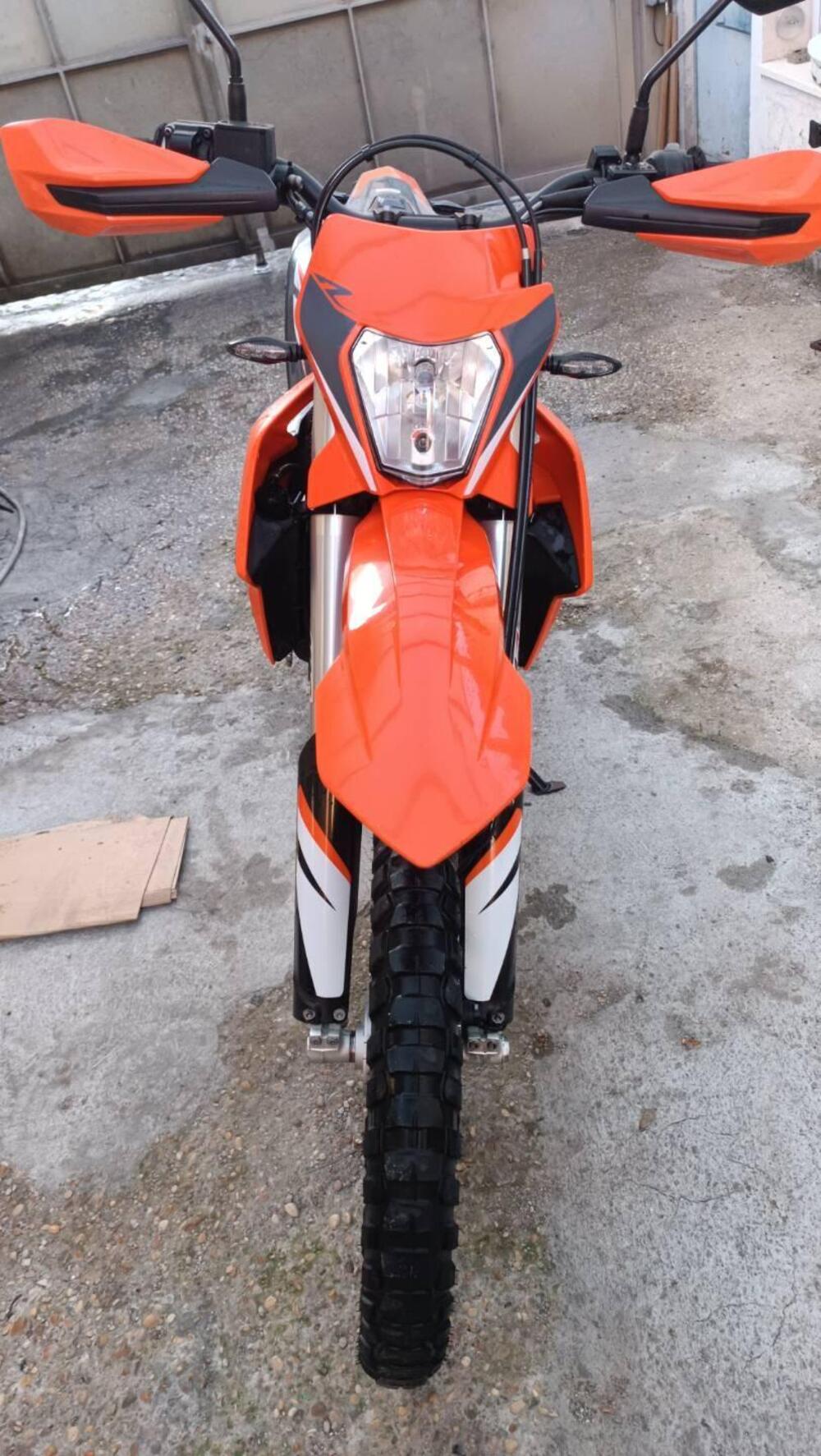 KTM 690 Enduro R (2021) (3)