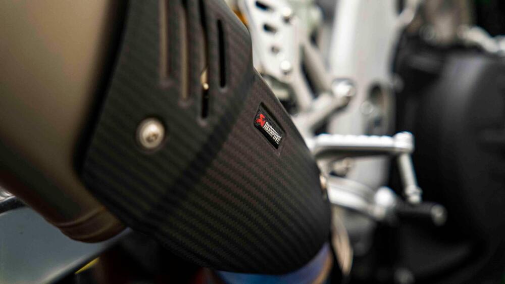 Aprilia RSV4 RF (2017 - 19) (12)