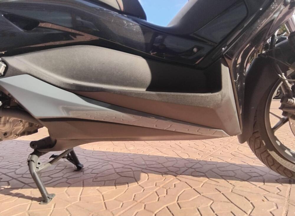 Yamaha X-Max 300 Tech Max (2021 - 24) (10)