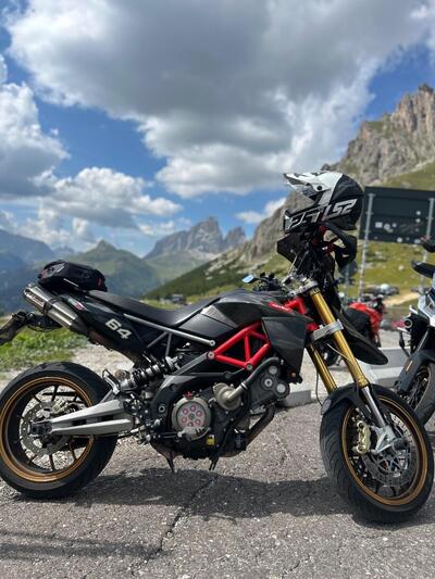 Aprilia Dorsoduro 750 Factory (2010 - 13) usata