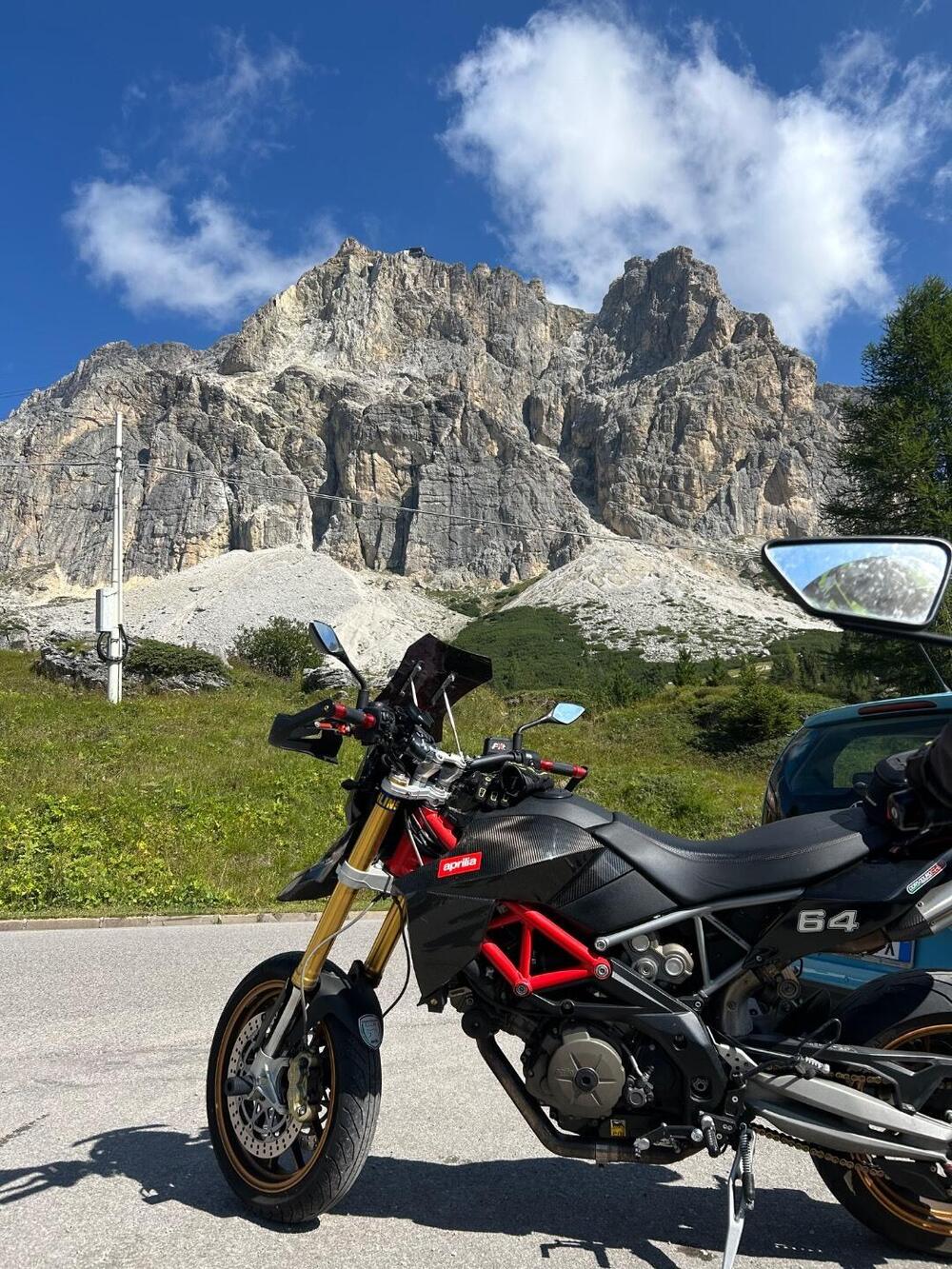 Aprilia Dorsoduro 750 Factory (2010 - 13) (2)