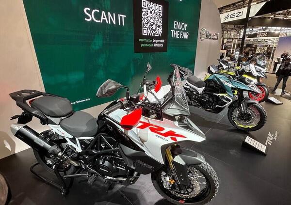 Benelli presenta la nuova TRK 902 ad EICMA 2025 [VIDEO]