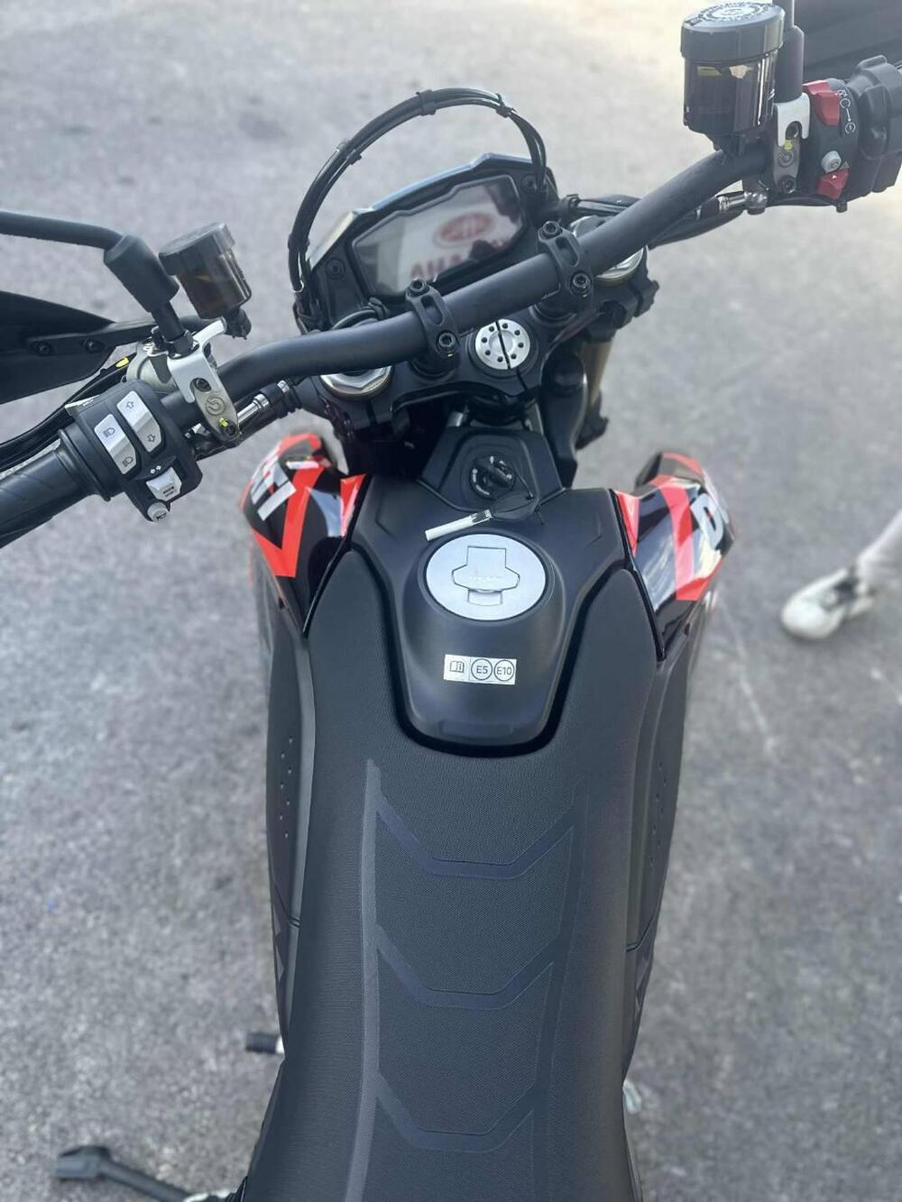 Ducati Hypermotard 698 Mono RVE (2024 - 26) (2)