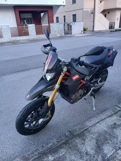Aprilia Dorsoduro 750 Factory (2010 - 13) usata