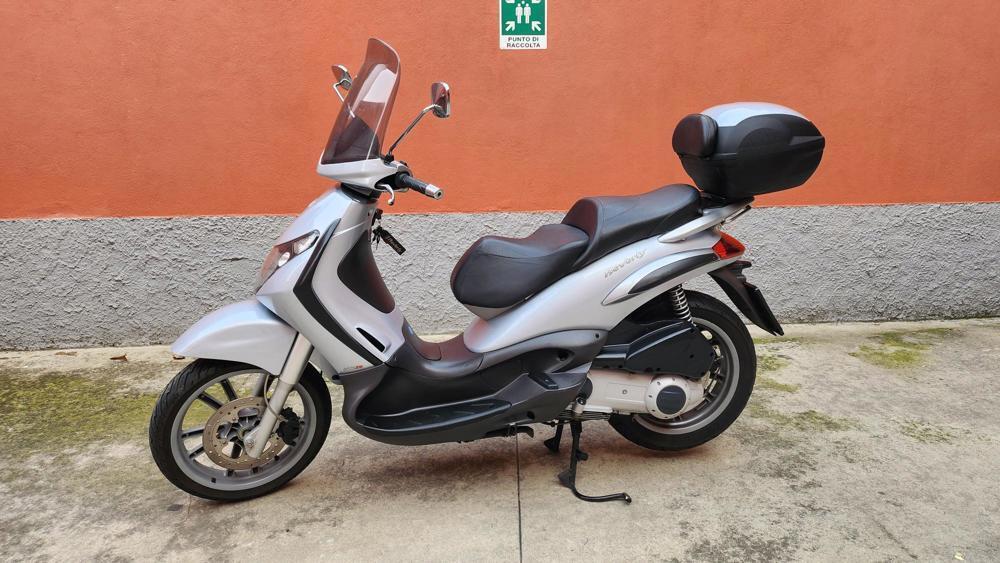 Piaggio Beverly 250 (2004 - 05) (2)