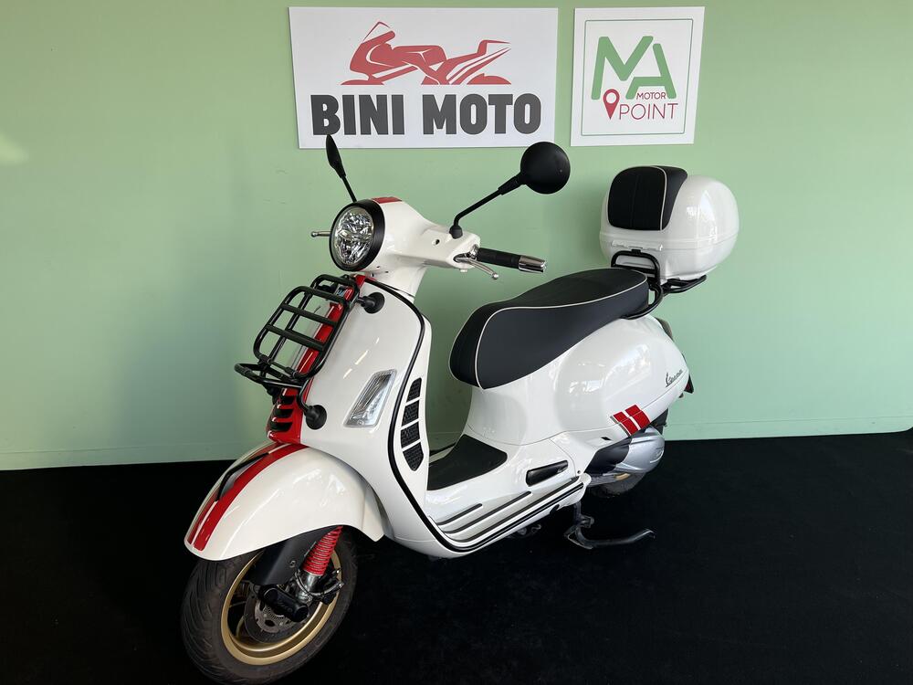 Vespa GTS 300 Super Racing Sixties Hpe (2021 - 22) (4)