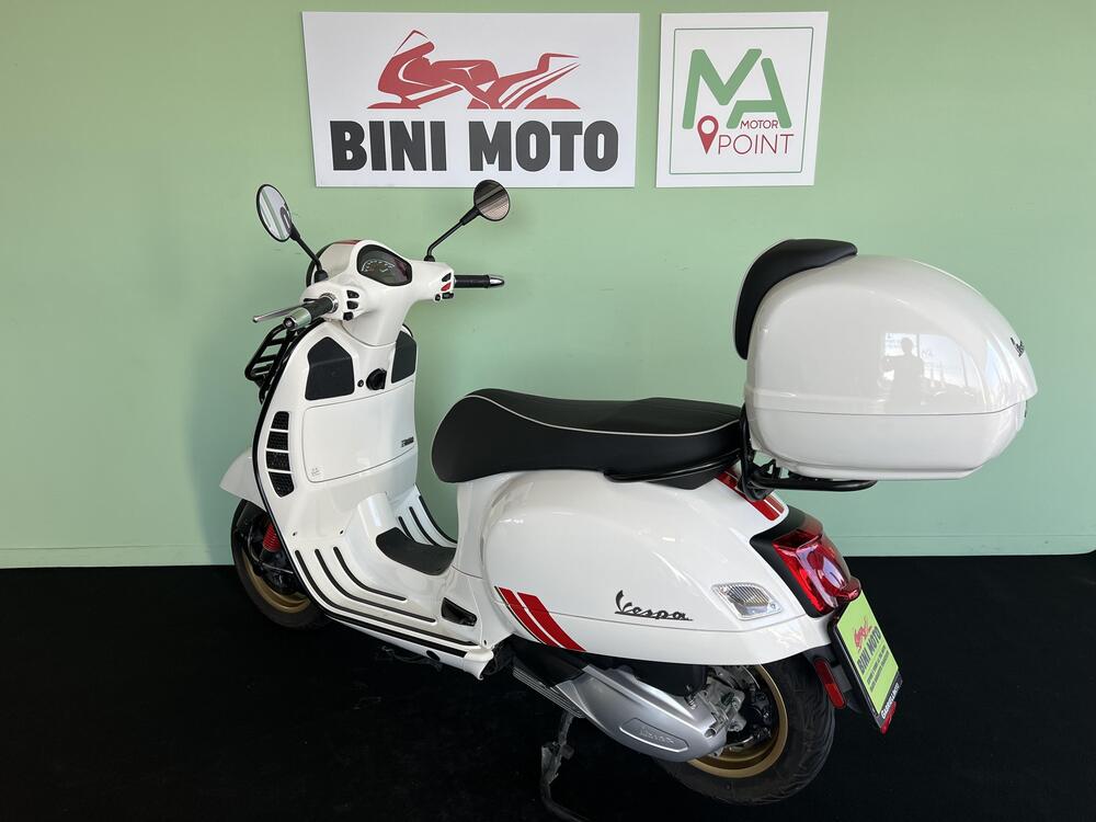 Vespa GTS 300 Super Racing Sixties Hpe (2021 - 22) (6)