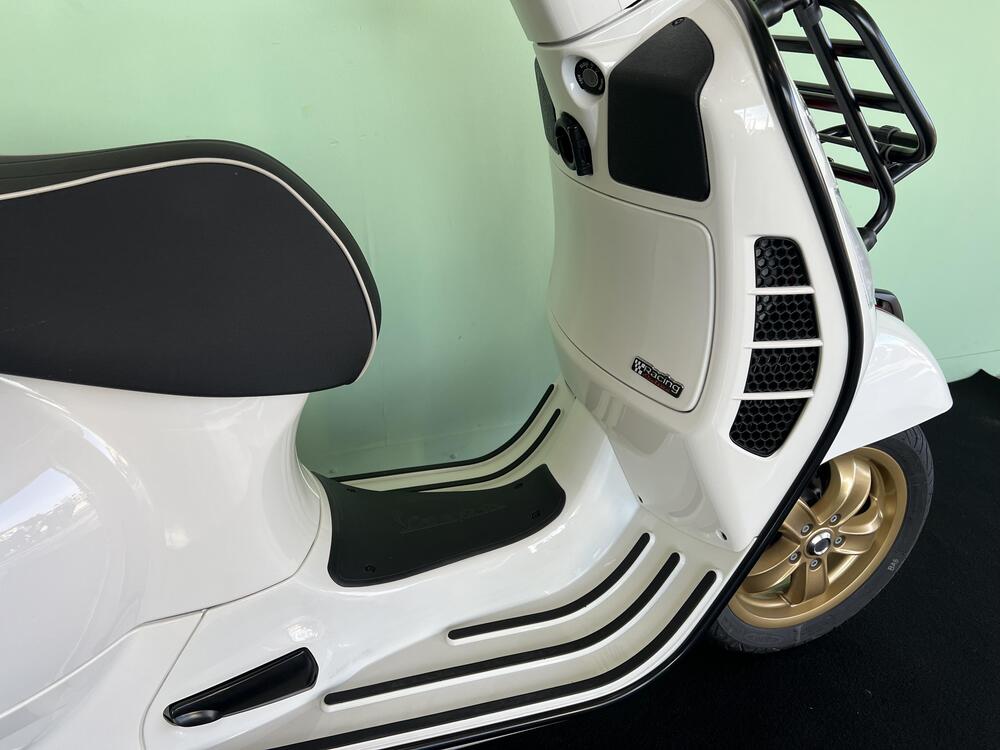 Vespa GTS 300 Super Racing Sixties Hpe (2021 - 22) (11)