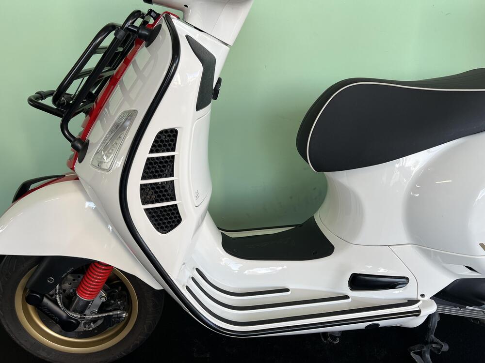 Vespa GTS 300 Super Racing Sixties Hpe (2021 - 22) (14)