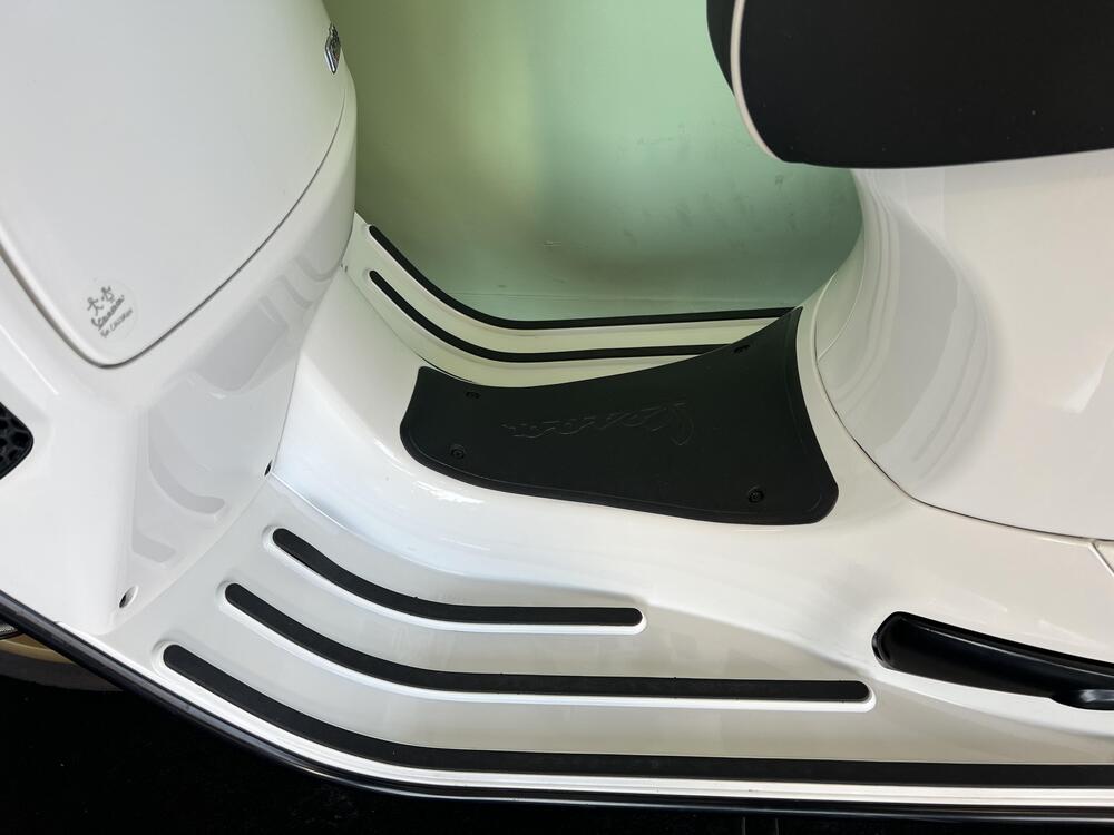 Vespa GTS 300 Super Racing Sixties Hpe (2021 - 22) (16)