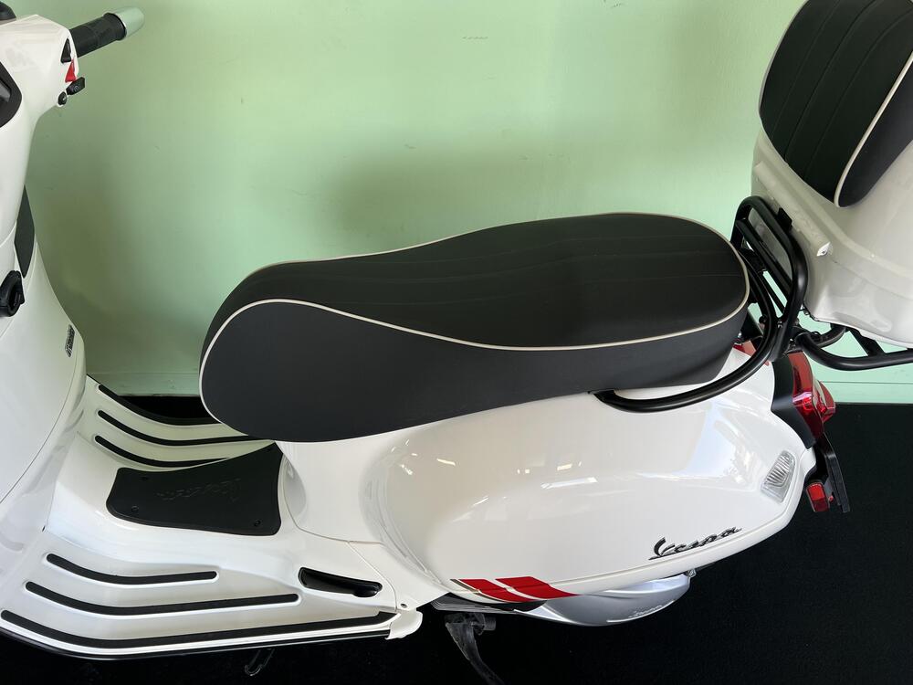 Vespa GTS 300 Super Racing Sixties Hpe (2021 - 22) (17)