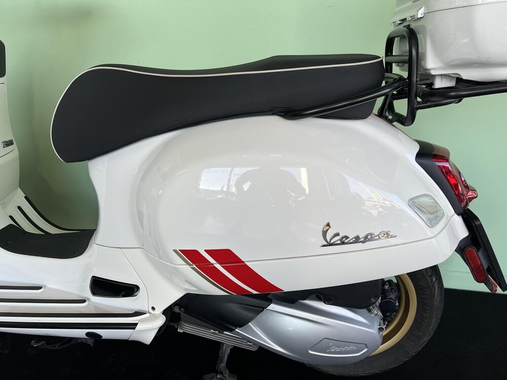 Vespa GTS 300 Super Racing Sixties Hpe (2021 - 22) (18)