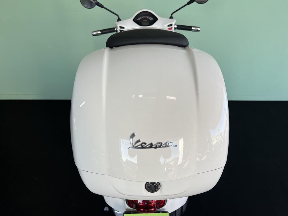 Vespa GTS 300 Super Racing Sixties Hpe (2021 - 22) (20)