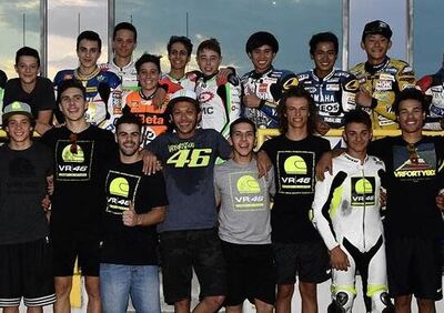 Valentino Rossi e i piloti della Academy