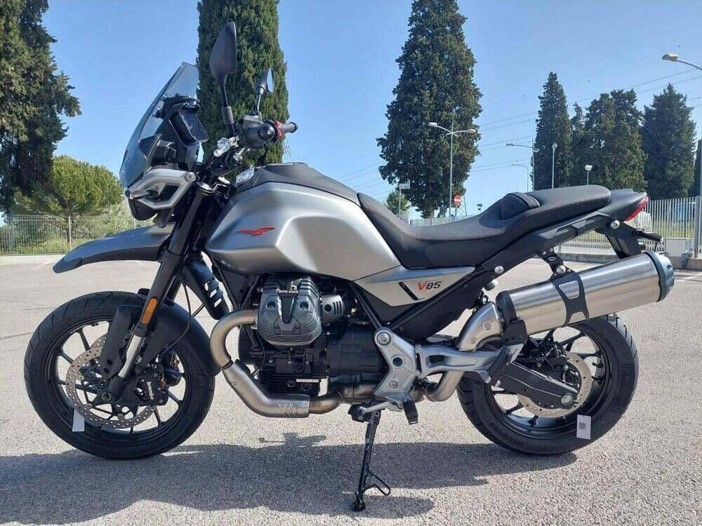 Moto Guzzi V85 TT (2024 - 25) (5)