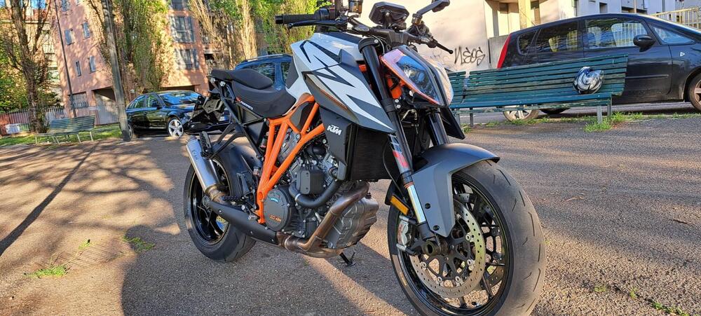 KTM 1290 Super Duke R (2019) (2)
