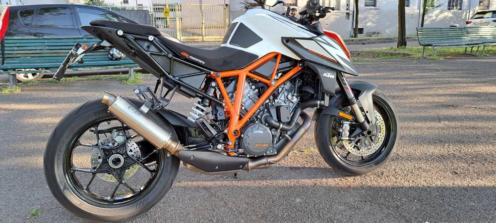 KTM 1290 Super Duke R (2019) (4)