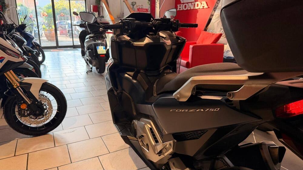 Honda Forza 750 DCT Urban (2021 - 24) (5)