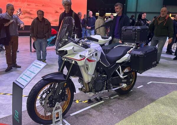 Presentate ad EICMA 2025 le KOVE 800X GT e 350RR [VIDEO]
