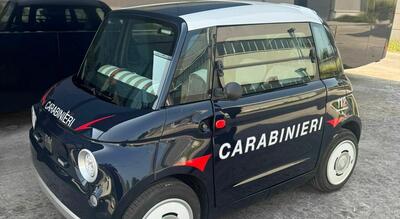 Nuova Fiat Topolino dei Carabinieri: a Roma la microcar elettrica gira per la citt&agrave; &ldquo;in divisa&rdquo;