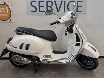 Vespa GTS 300 Super (2023 - 24) usata
