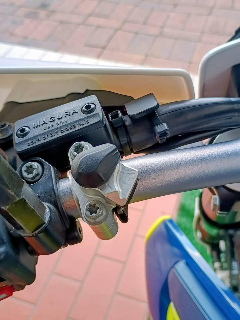 Husqvarna 701 Supermoto (2016) (13)