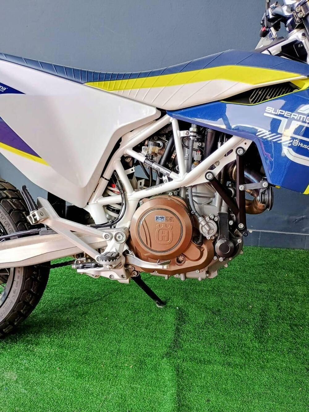 Husqvarna 701 Supermoto (2016) (11)