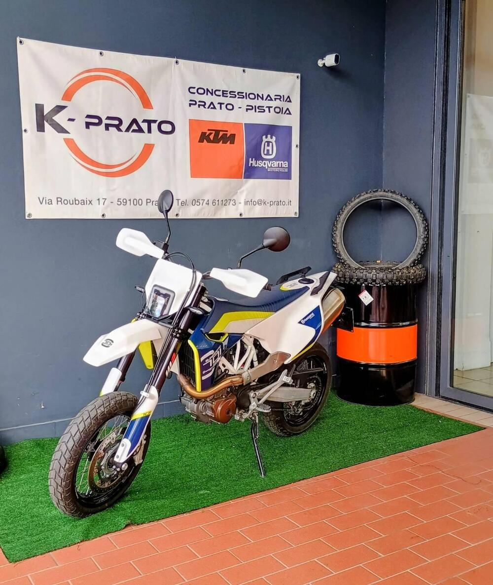 Husqvarna 701 Supermoto (2016) (3)