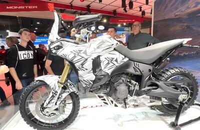 EICMA 2025: ecco la DesertX del futuro. Ducati presenta il concept della nuova adventuring di Borgo Panigale [VIDEO]