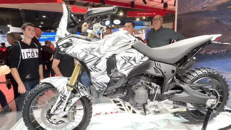 EICMA 2025: ecco la DesertX del futuro. Ducati presenta il concept della nuova adventuring di Borgo Panigale [VIDEO]