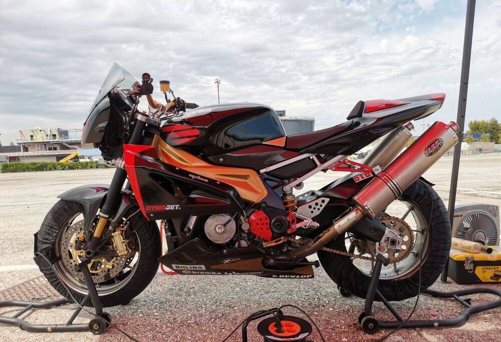 Aprilia Tuono 1000 R Factory (2004 - 05)