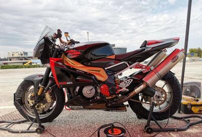 Aprilia Tuono 1000 R Factory (2004 - 05) usata