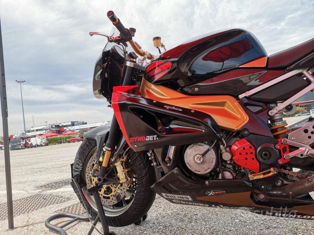 Aprilia Tuono 1000 R Factory (2004 - 05) (3)